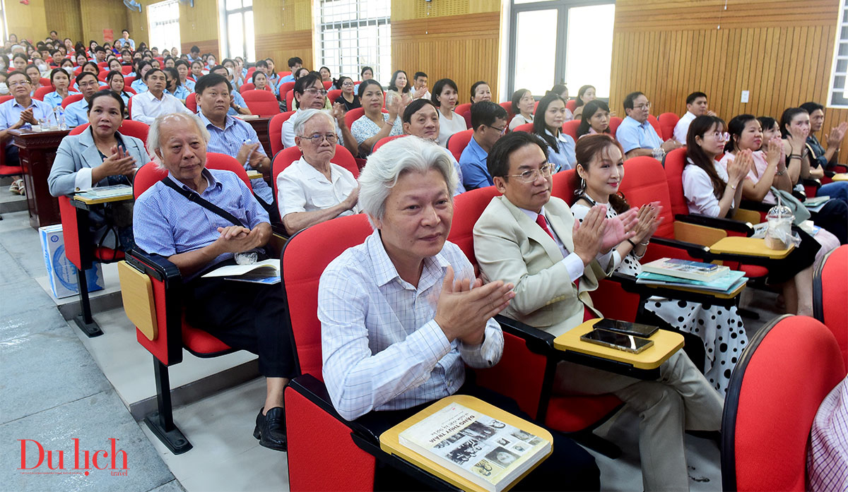  lan toa cam xuc dac biet ve ngon lua tuoi 20 tri an nu anh hung dang thuy tram - 11