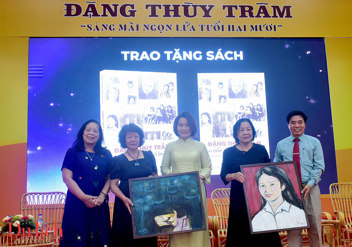  lan toa cam xuc dac biet ve ngon lua tuoi 20 tri an nu anh hung dang thuy tram - 8