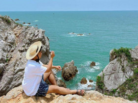 - Du khách mê mẩn Quan Lạn với biển xanh, cát trắng và trải nghiệm độc đáo