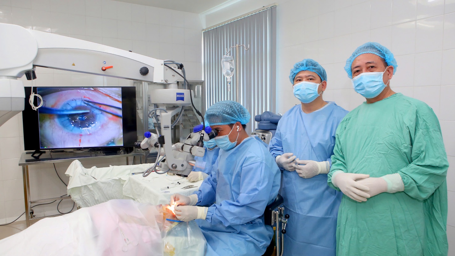 Thực hiện thành công 4 ca ghép tim, gan, giác mạc xuyên Việt - 3
