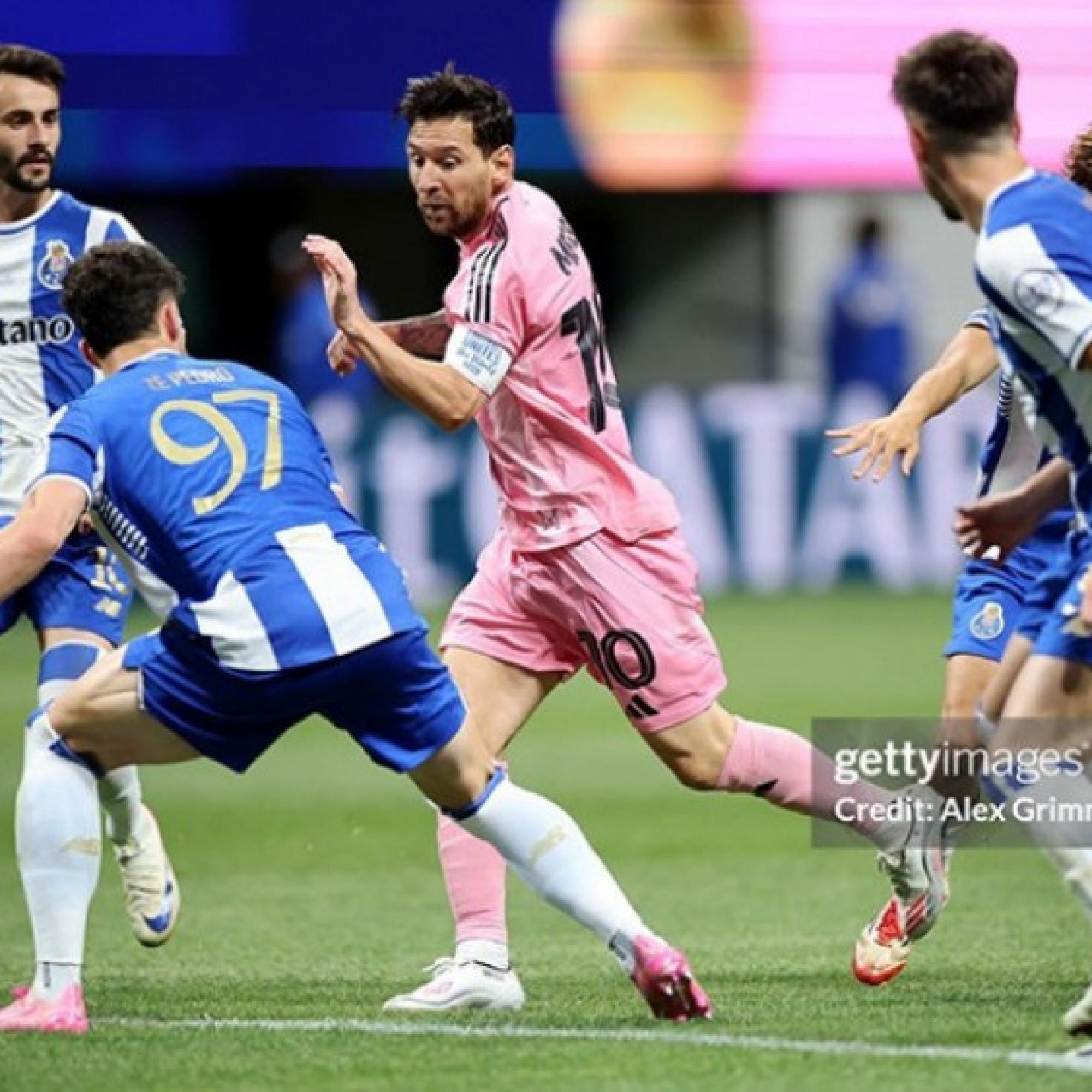  - Inter Miami ngược dòng hạ Porto: Đỉnh cao Messi, vực sâu Suarez