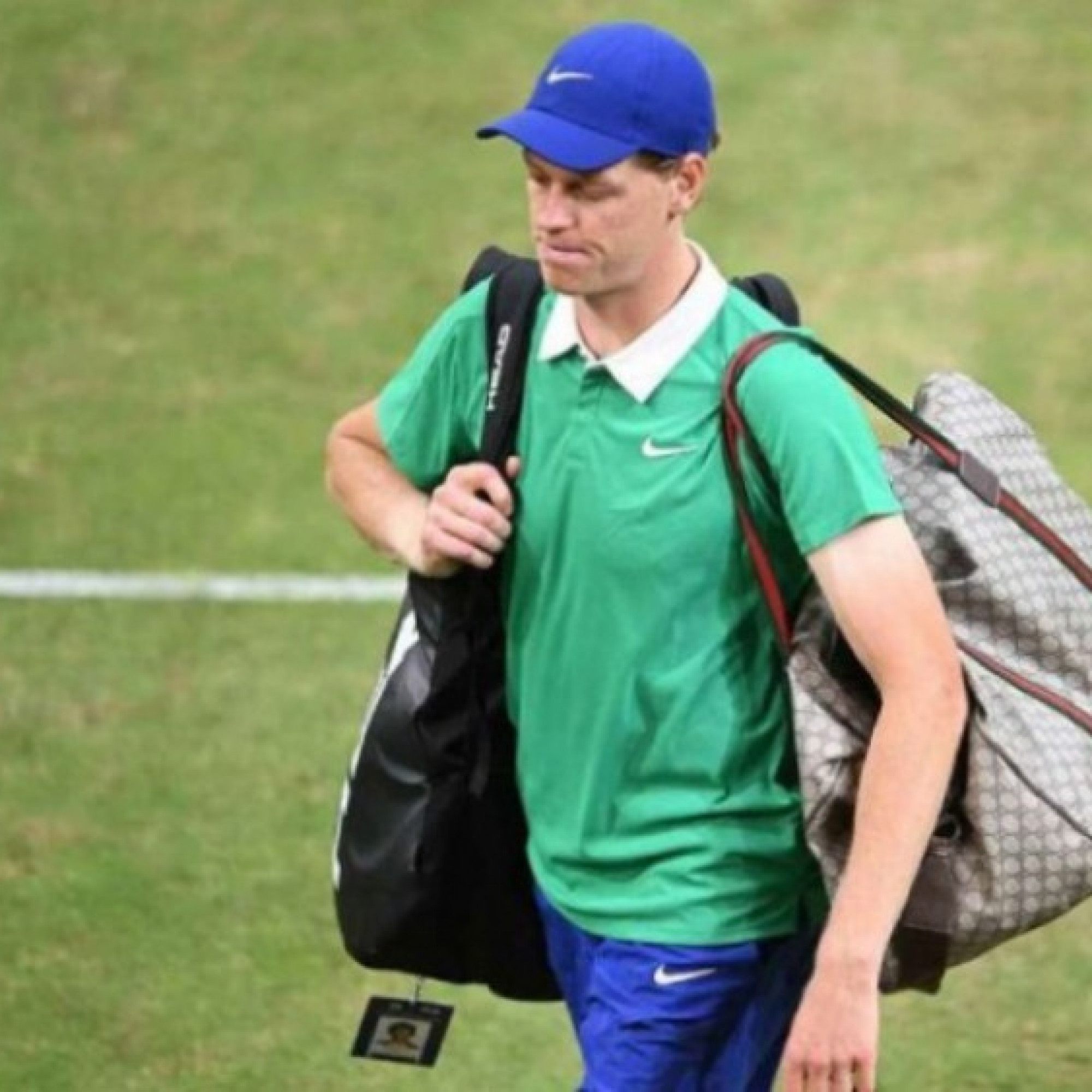  - Sinner không buồn khi thua sốc, vẫn "ám ảnh" vì Alcaraz ở Roland Garros
