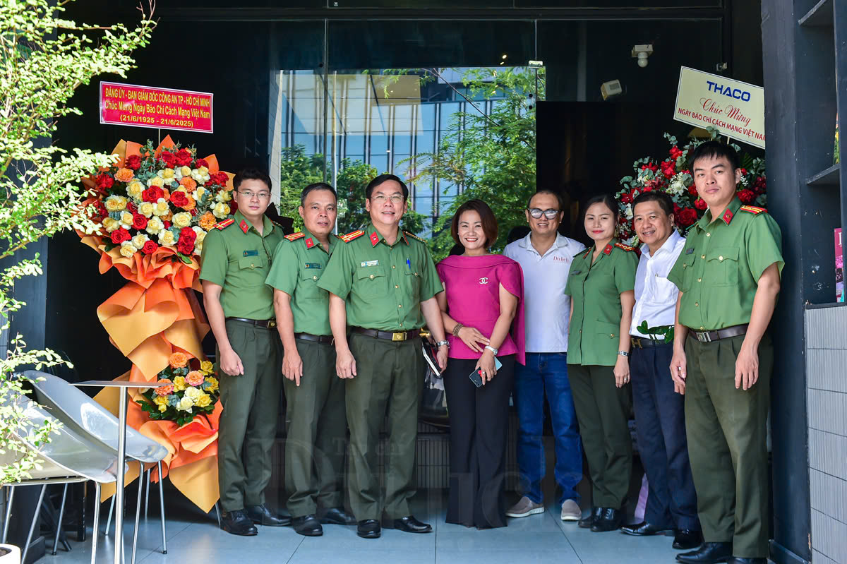 Lãnh đạo Công an TP.HCM thăm, chúc mừng Tạp chí Du lịch - 1