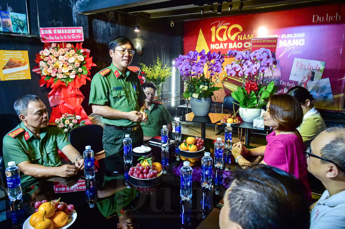 Lãnh đạo Công an TP.HCM thăm, chúc mừng Tạp chí Du lịch - 2