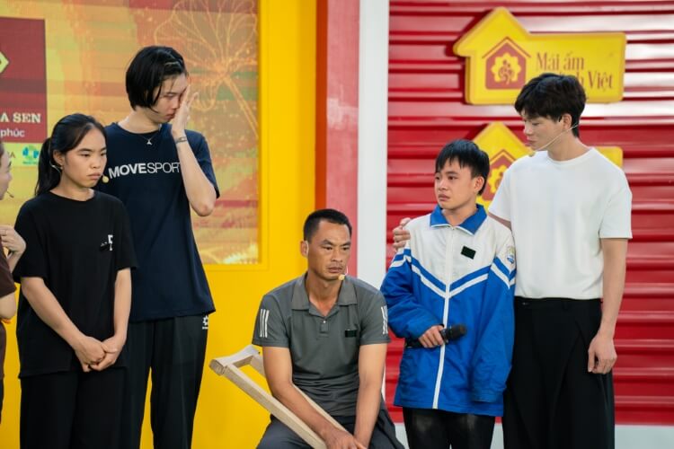 Hơn 400 triệu đồng được trao tặng cho các em nhỏ mồ côi trong tập 139 Mái ấm gia đình Việt - 1