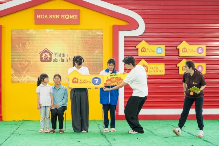 Hơn 400 triệu đồng được trao tặng cho các em nhỏ mồ côi trong tập 139 Mái ấm gia đình Việt - 7