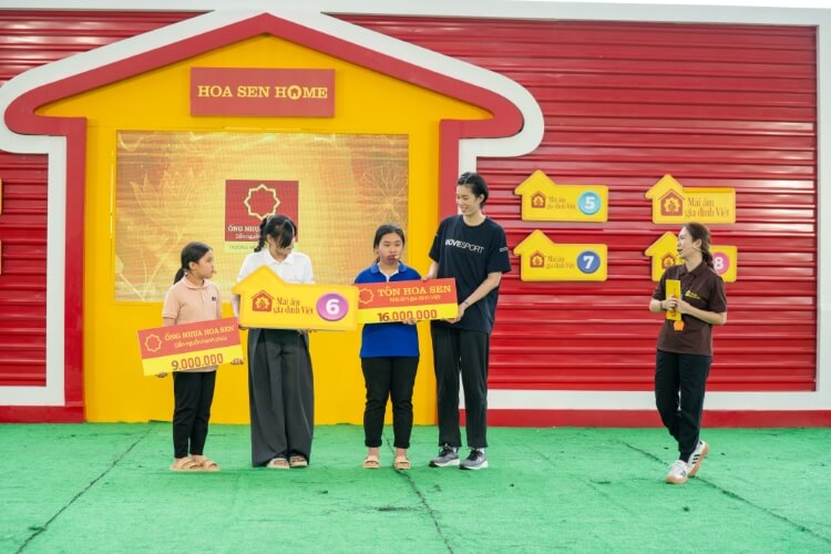 Hơn 400 triệu đồng được trao tặng cho các em nhỏ mồ côi trong tập 139 Mái ấm gia đình Việt - 8