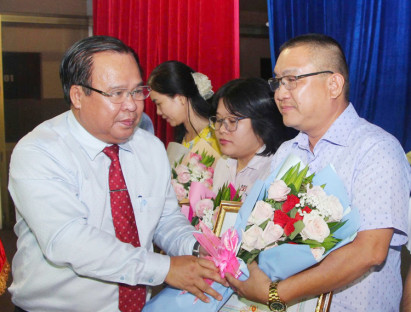  - Chủ tịch tỉnh Bạc Liêu tặng bằng khen cho phóng viên Tạp chí Du lịch TP.HCM