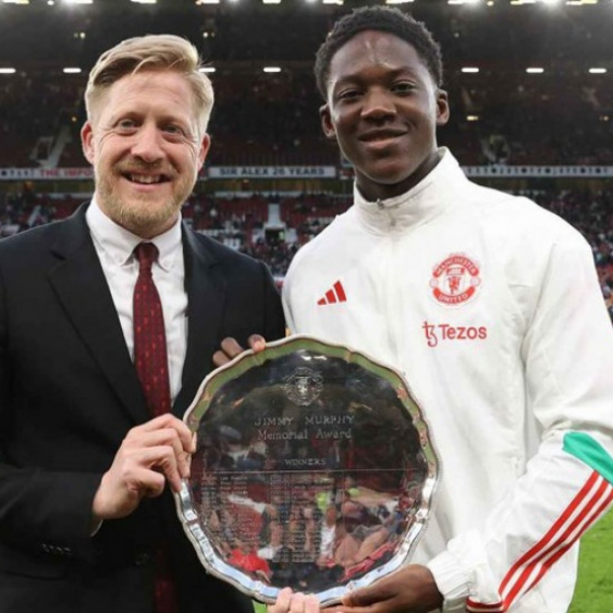  - Tin mới nhất bóng đá sáng 21/6: MU để mất nhân vật quan trọng vào tay Everton
