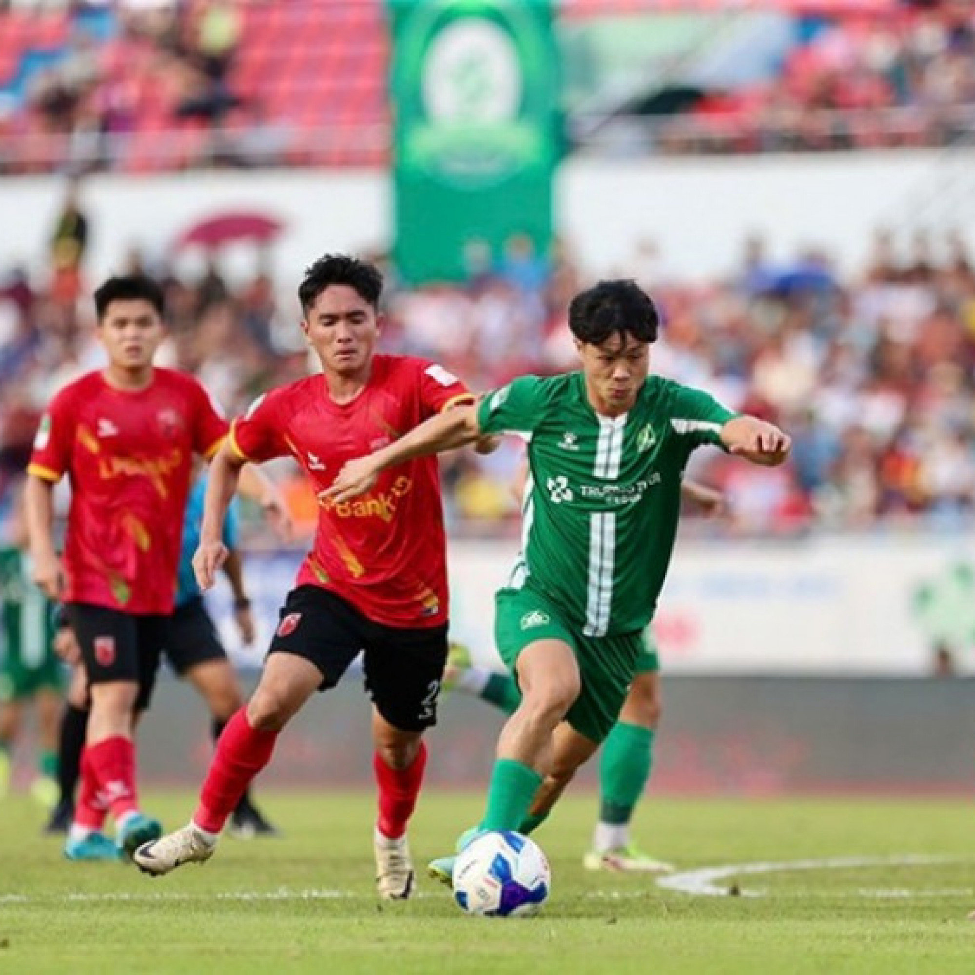  - Video bóng đá Bình Phước - Long An: Công Phượng - Tự Nhân tỏa sáng, đoạt vé play-off mơ V-League
