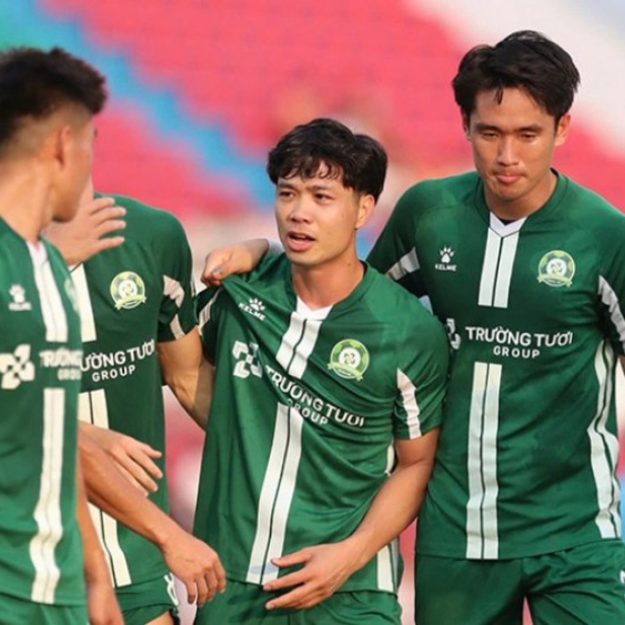  - Vì sao Công Phượng nhường đá phạt đền cho đồng đội, không đua Vua phá lưới?