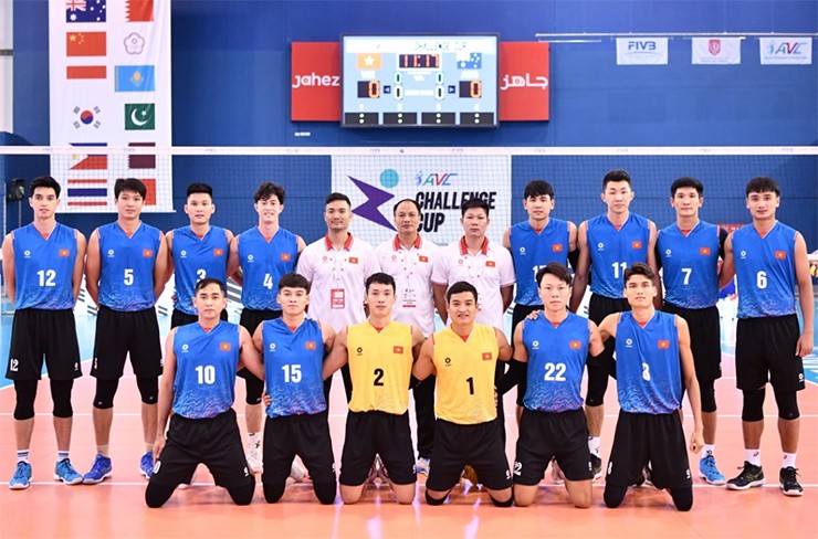 Bóng chuyền nam Việt Nam thắng 2 set, khiến nhà vô địch Qatar vất vả ở giải châu Á - 2
