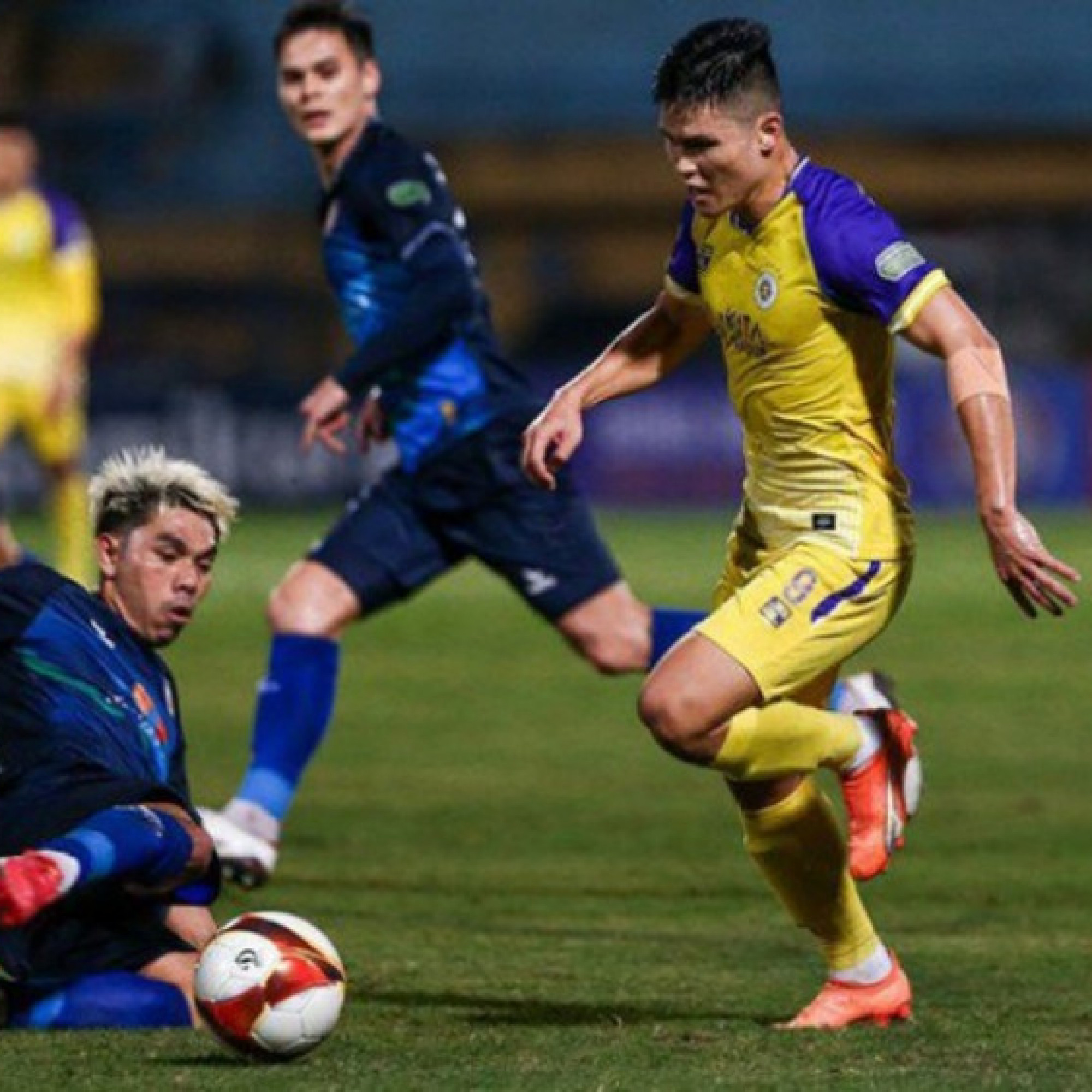  - Trực tiếp bóng đá Bình Định - Hà Nội: Khó thoát "cửa tử" (V-League)