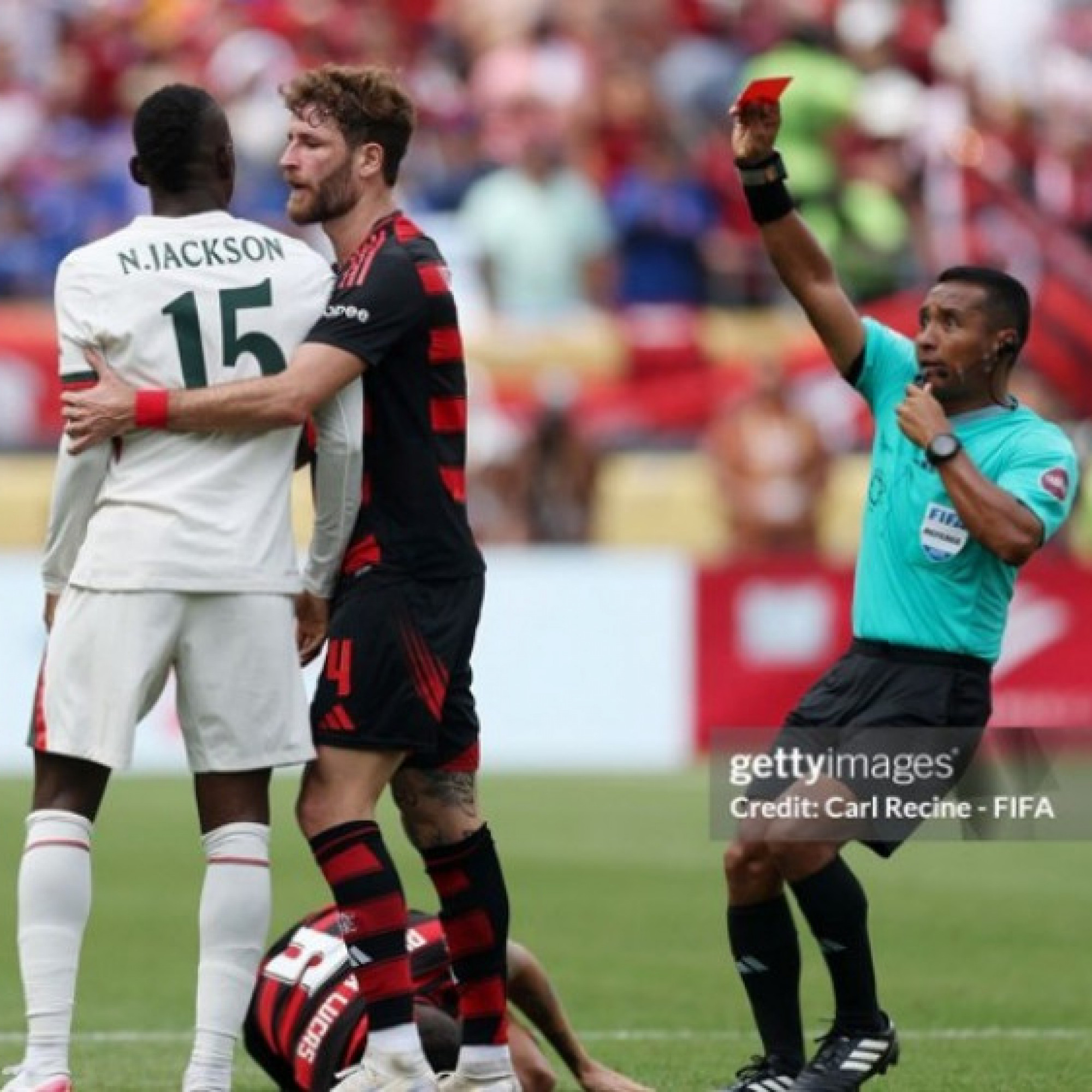  - Nicolas Jackson và "cơn ác mộng" thẻ đỏ: Chelsea khốn khổ vì sự bốc đồng