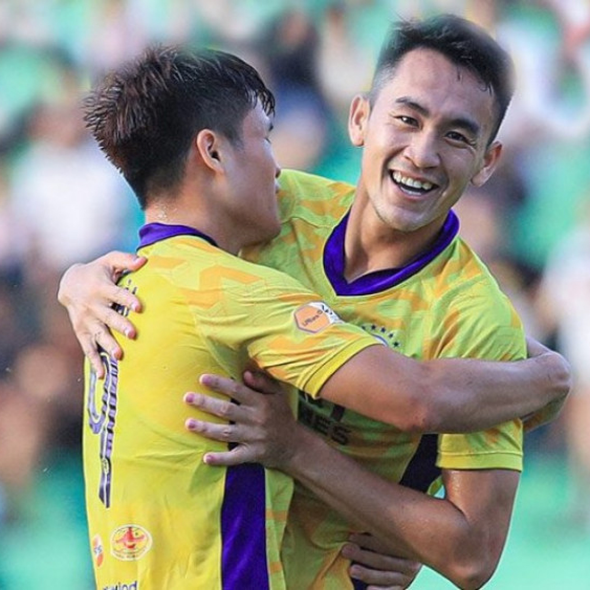  - Video bóng đá Bình Định - Hà Nội: Tưng bừng bàn thắng hiệp 1 (V-League)