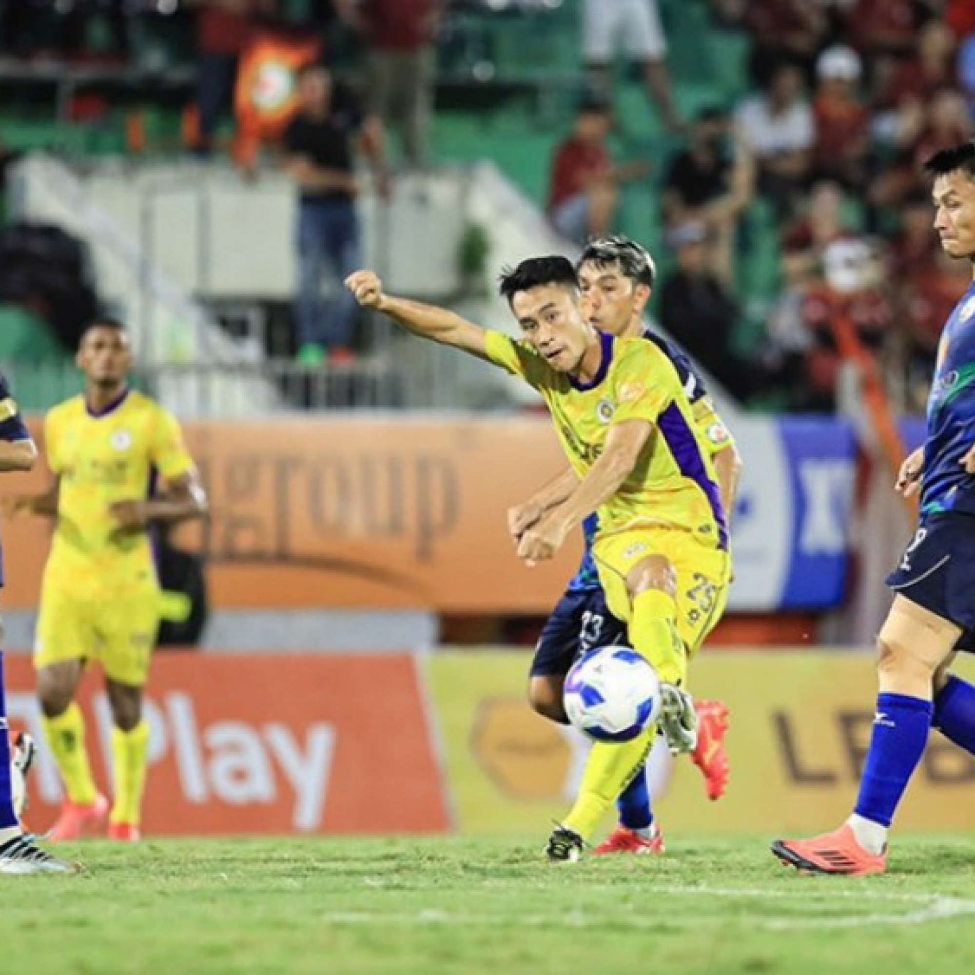  - V-League hạ màn: "PSG Việt Nam" xuống hạng, Tiến Linh đồng "Vua phá lưới"