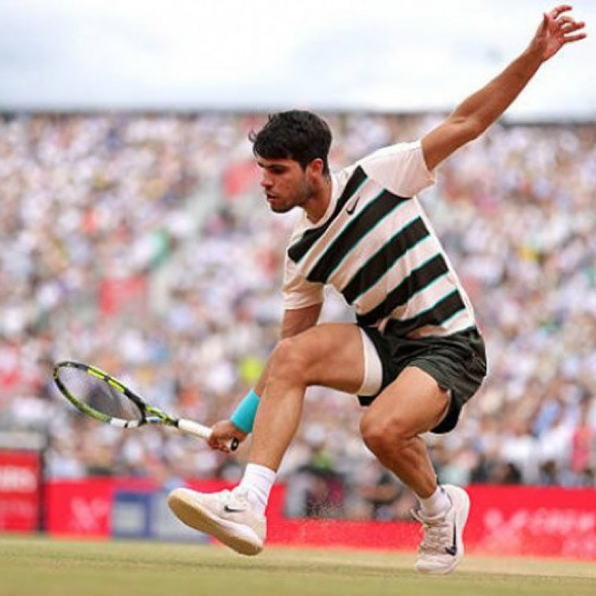  - Video tennis Alcaraz - Lehecka: Sai lầm cuối set 1 (Chung kết Queen's Club)