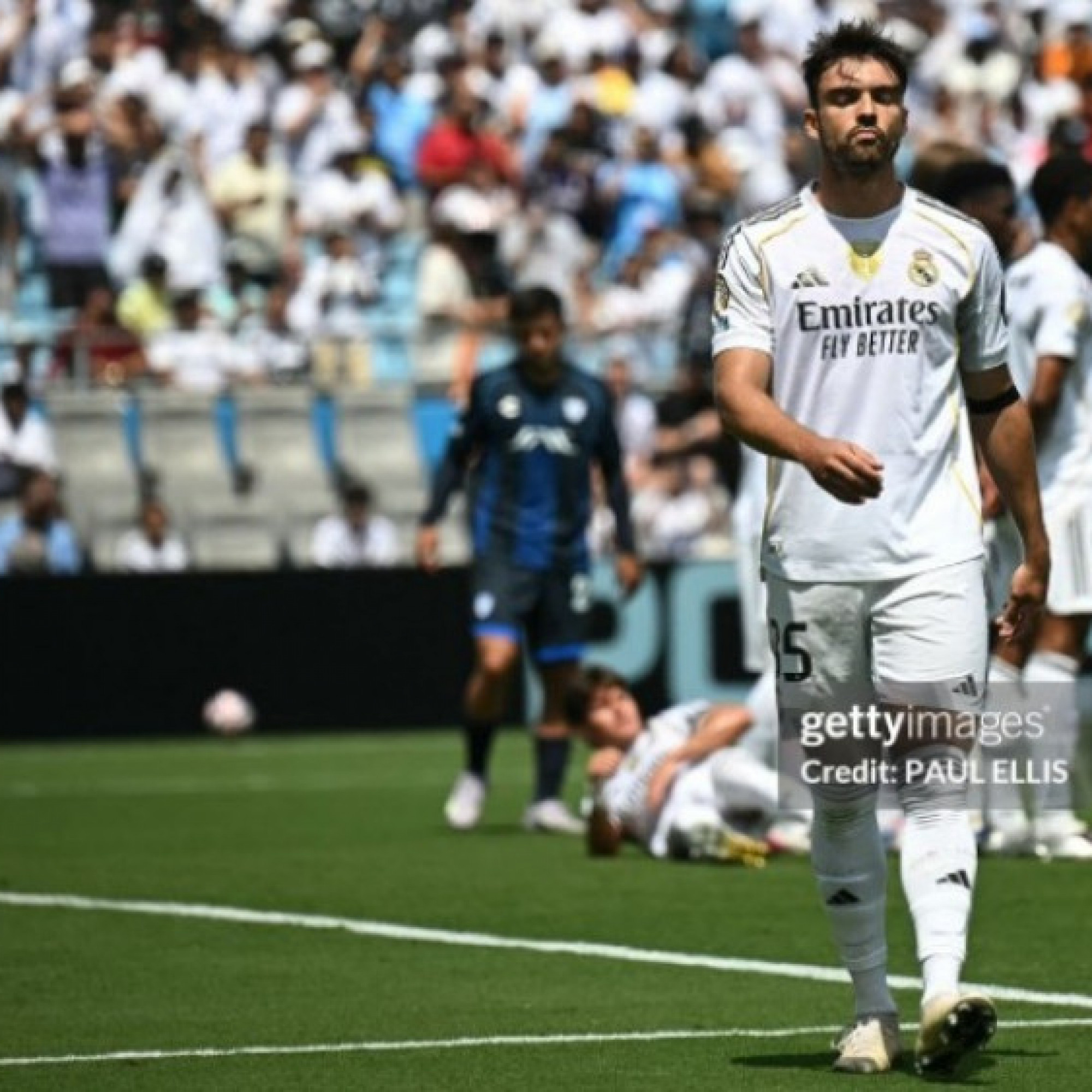  - Sao trẻ Real Madrid non nớt trước cầu thủ Nam Mỹ: Nhận ngay thẻ đỏ trực tiếp