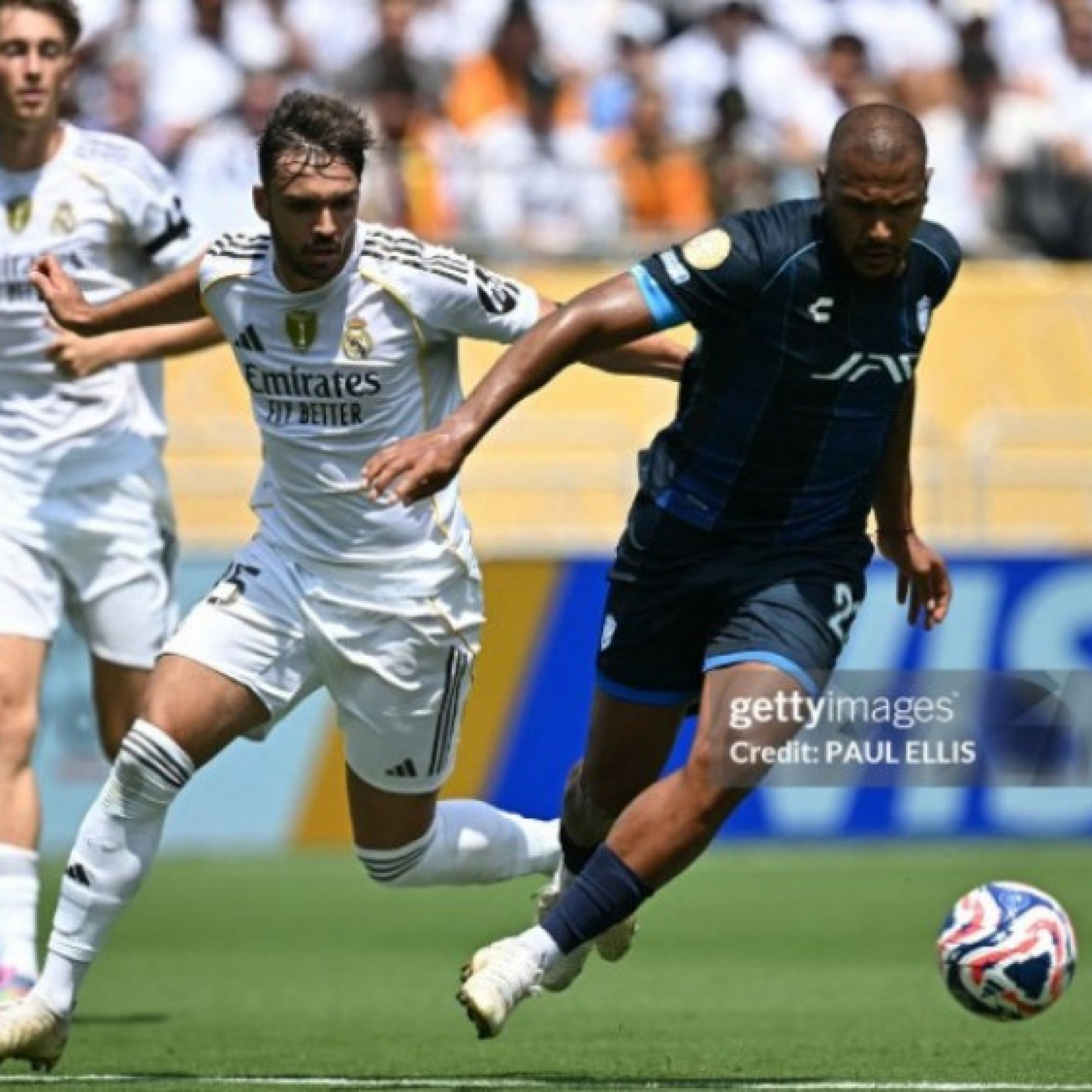  - Real thiếu người vẫn thắng: Đẳng cấp "Kền kền trắng", Alonso phô diễn tài năng