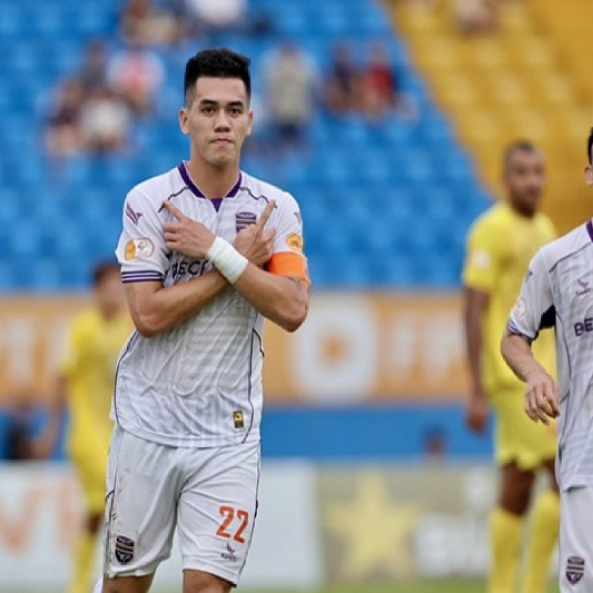  - V-League hạ màn ấn tượng: Nam Định vỡ òa niềm vui vô địch, Tiến Linh nhận danh hiệu