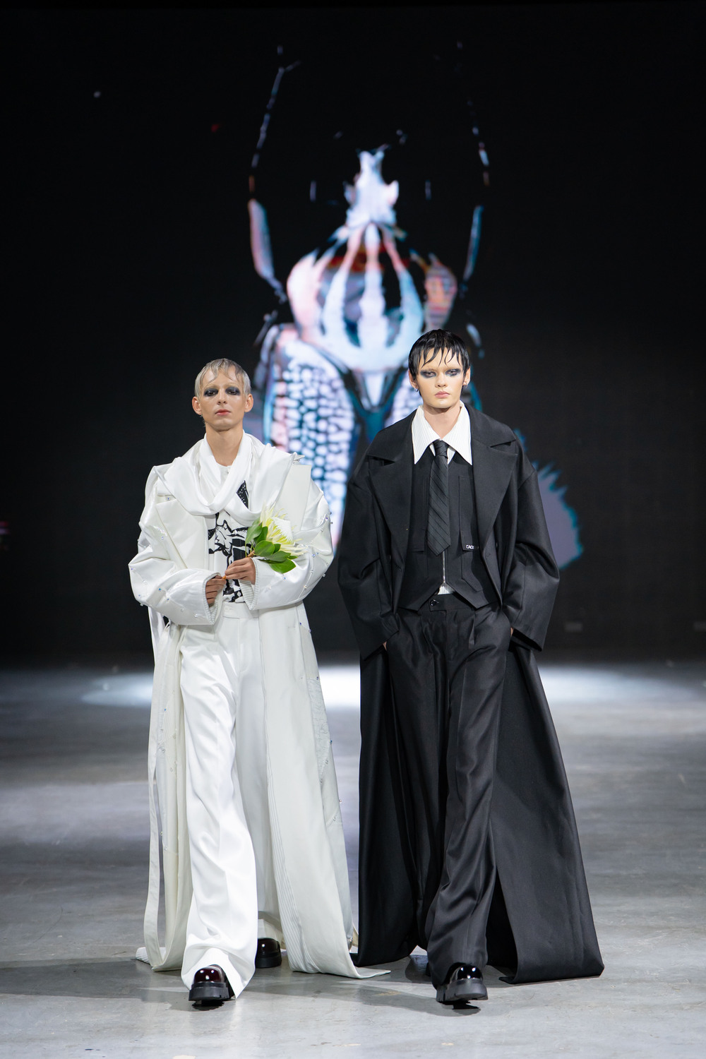 DEPA Fashion Show 2025: Minh Tú mở màn với hình tượng người mẹ - 2