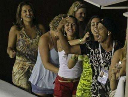 Yamal 17 tuổi náo động tình trường: "Yêu" để có cảm hứng chơi bóng như Ronaldinho? - 2