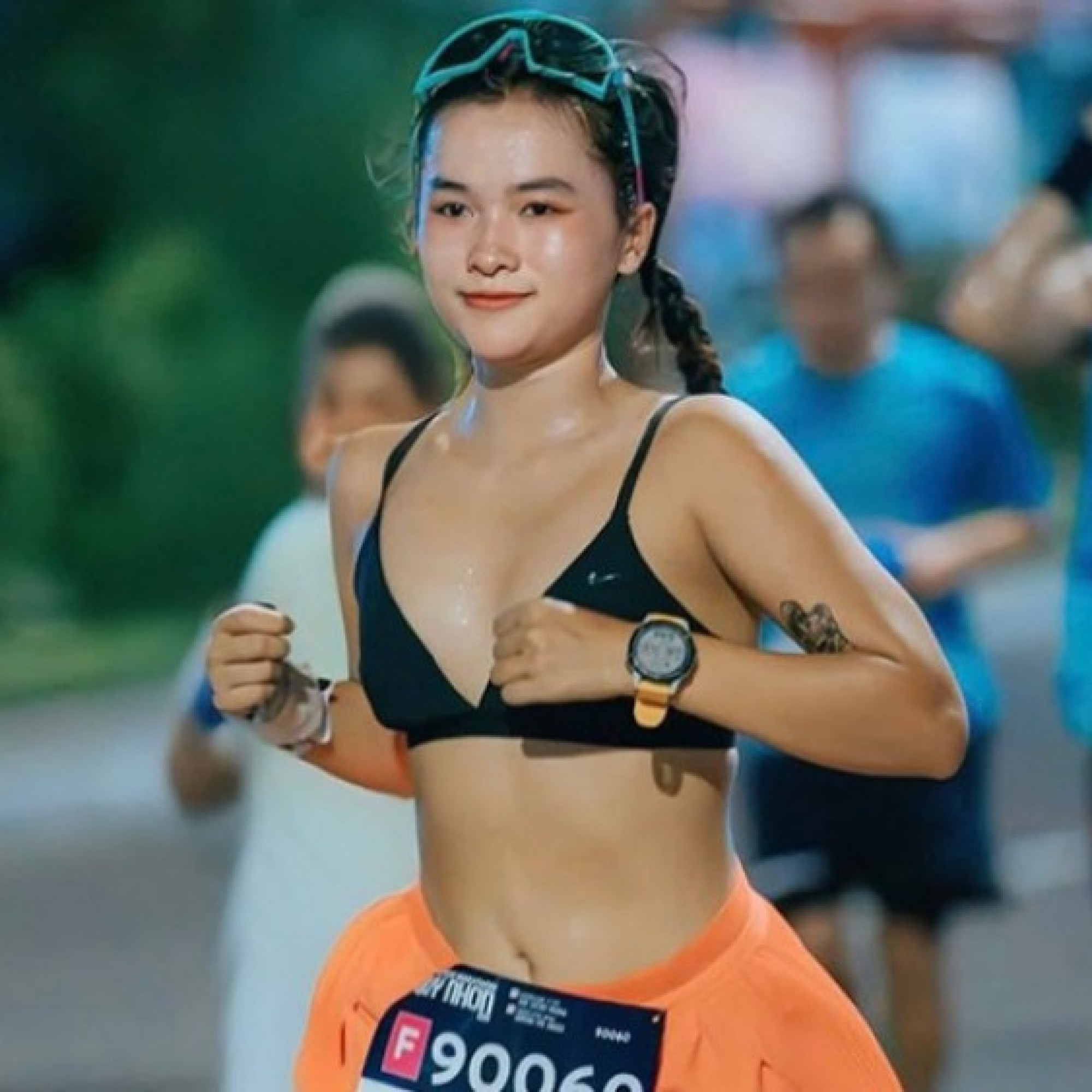  - Vy Phan ăn mặc nóng bỏng chạy bộ gây tranh cãi: Người đẹp lên tiếng ra sao?