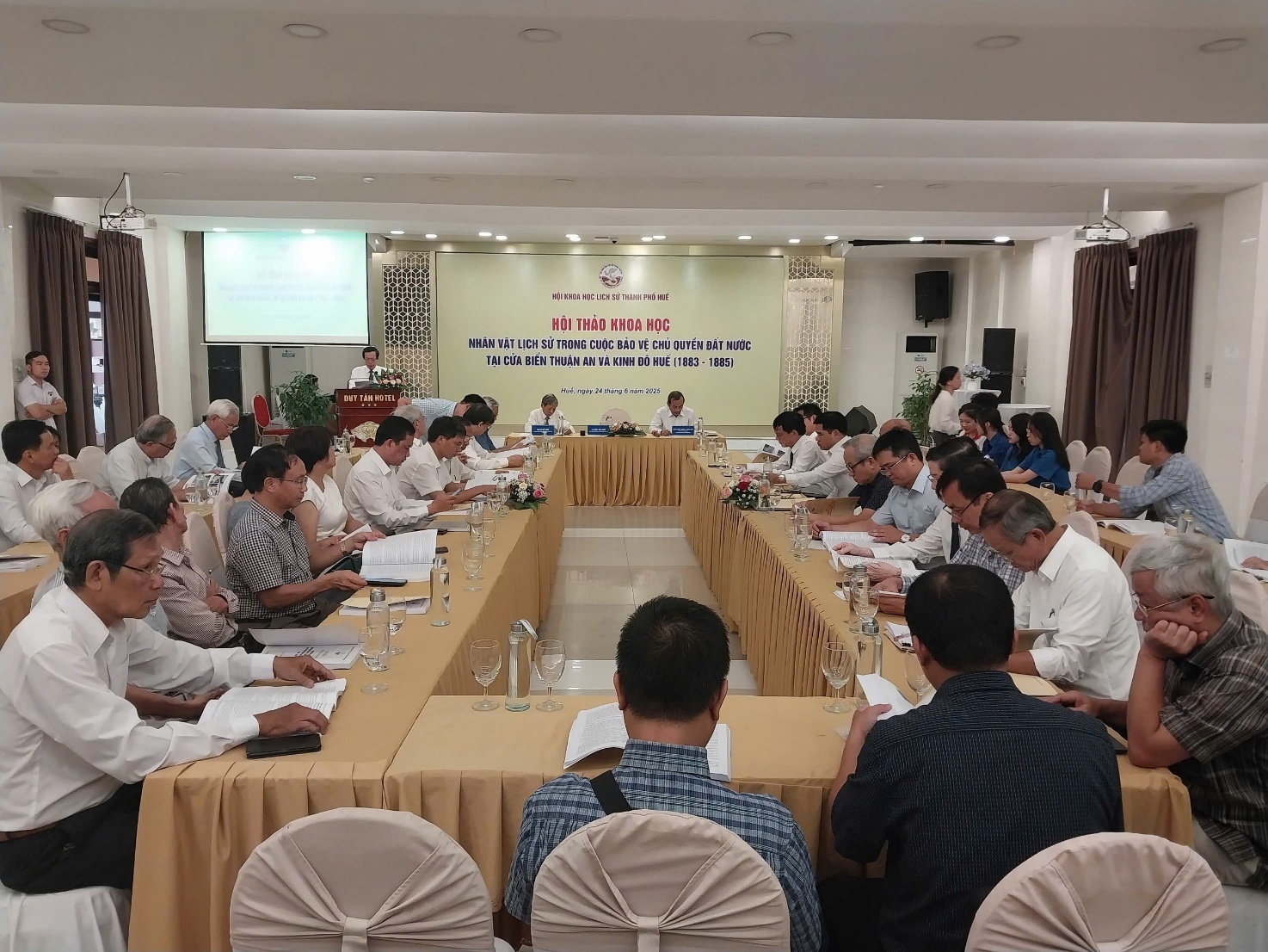 Hội thảo về Nhân vật lịch sử trong cuộc bảo vệ chủ quyền đất nước - 1