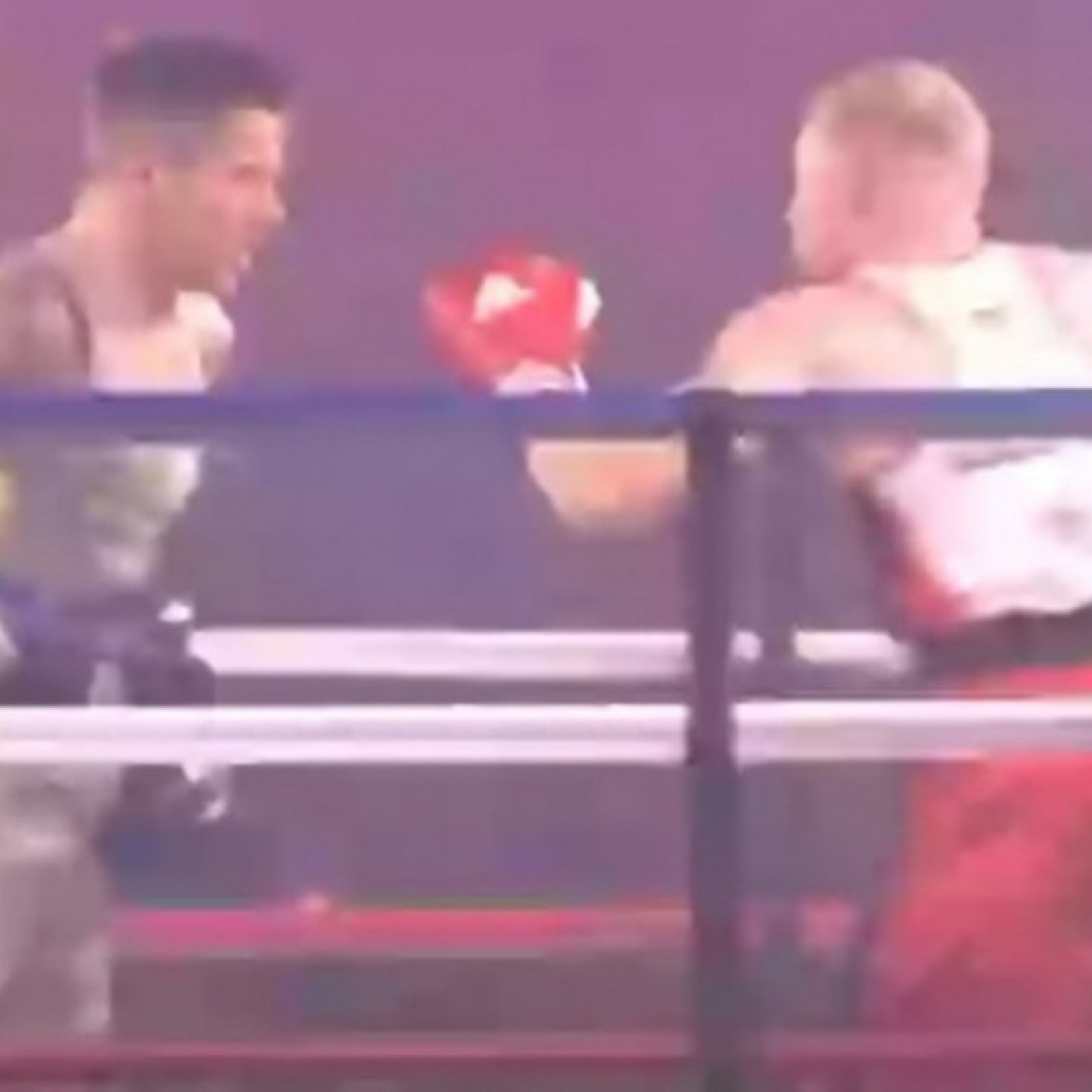 - Lính thủy đánh bộ Anh so tài boxing với lính Mỹ, kết quả gây sửng sốt