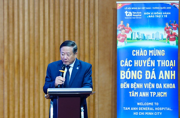 Huyền thoại Manchester Reds trải nghiệm chăm sóc y tế hiện đại tại Bệnh viện Tâm Anh, giao lưu cùng người hâm mộ - 7