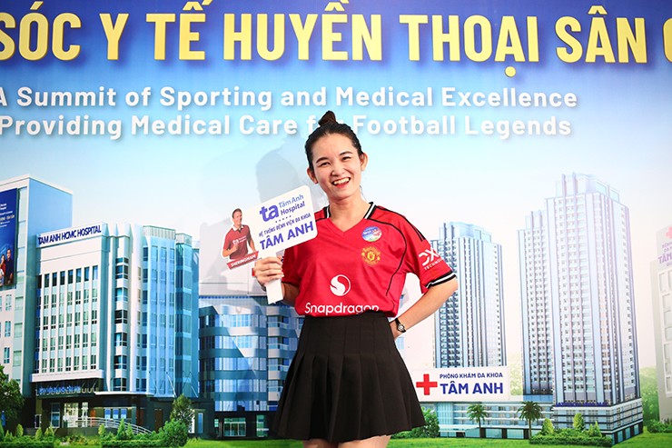 Huyền thoại Manchester Reds trải nghiệm chăm sóc y tế hiện đại tại Bệnh viện Tâm Anh, giao lưu cùng người hâm mộ - 8