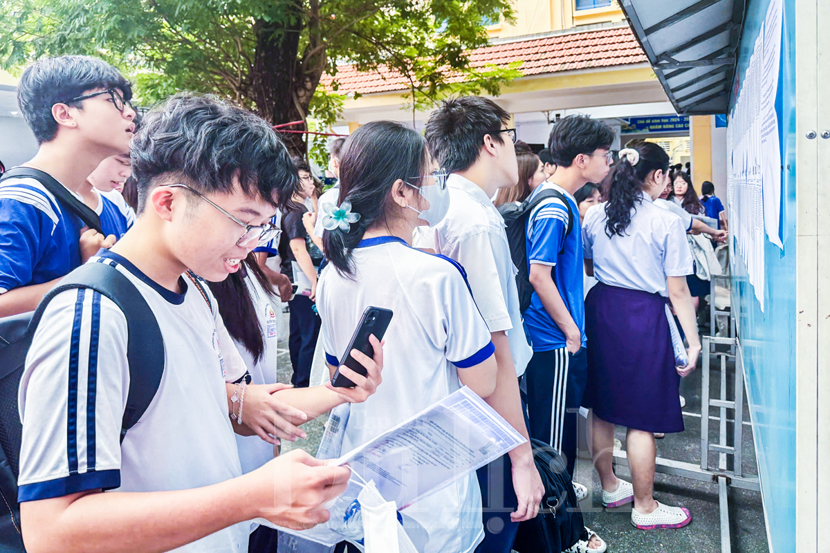 Hơn 1 triệu sĩ tử khởi đầu kỳ thi tốt nghiệp THPT 2025 với môn Ngữ văn - 1