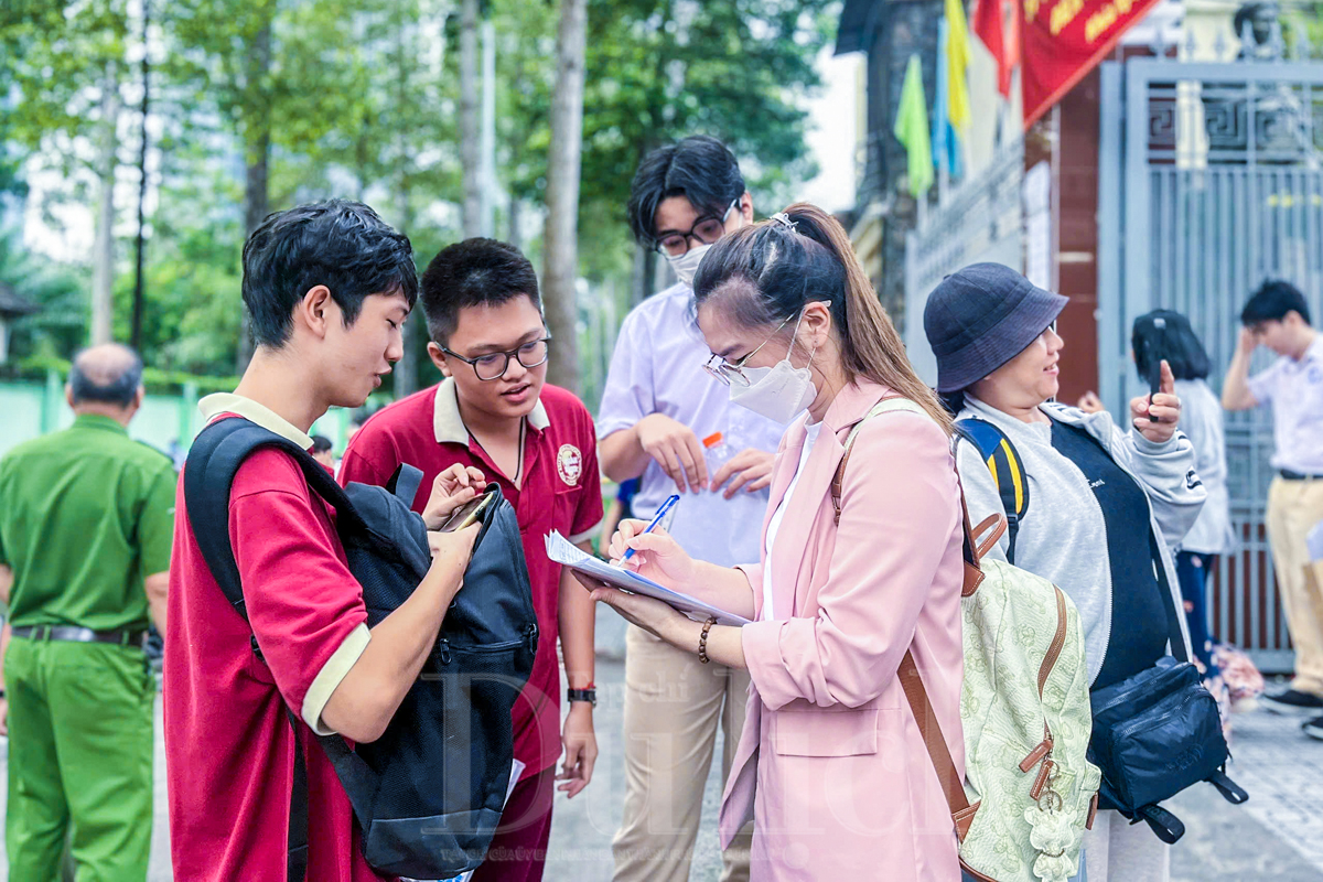 Hơn 1 triệu sĩ tử khởi đầu kỳ thi tốt nghiệp THPT 2025 với môn Ngữ văn - 2