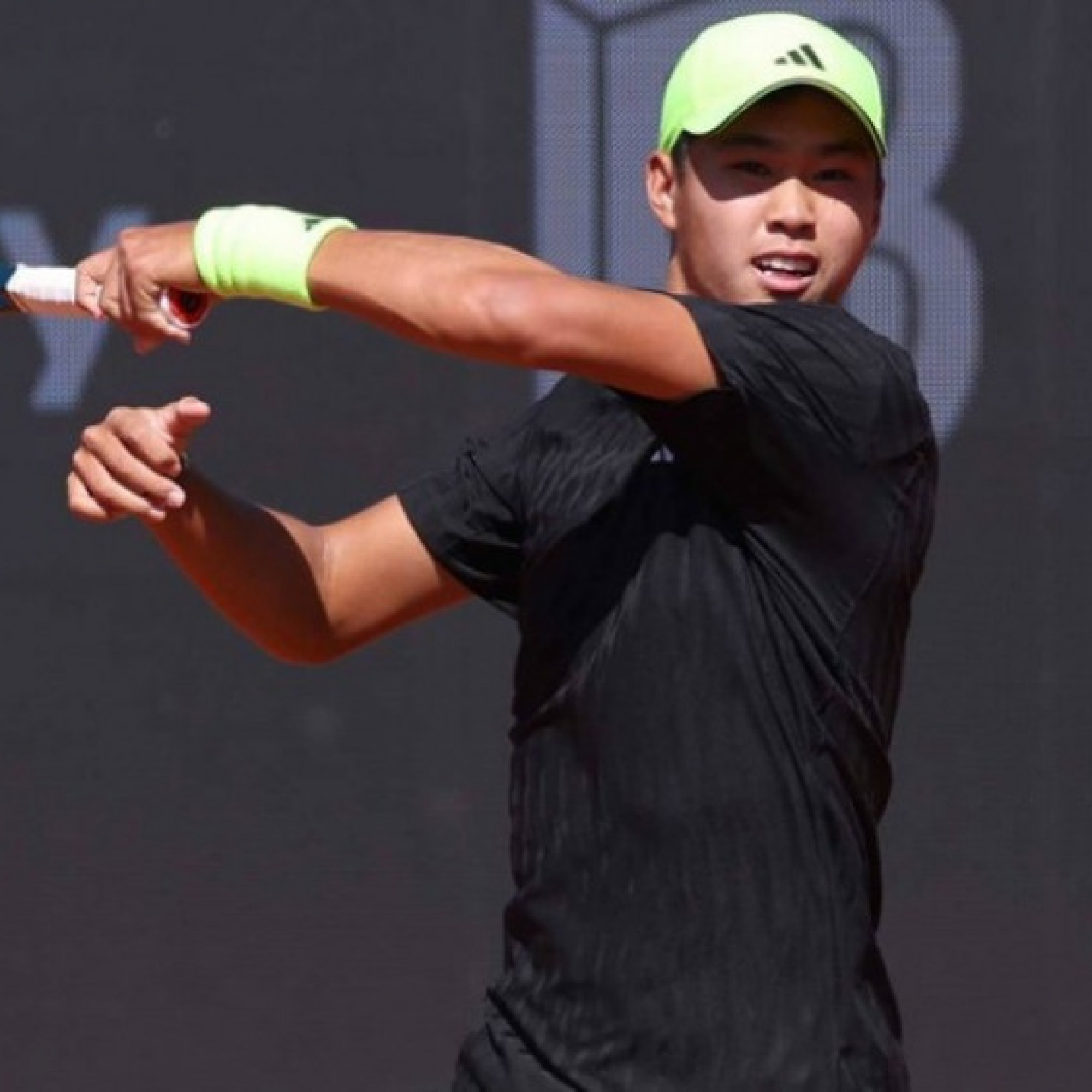  - Hấp dẫn các giải ATP 250 sân cỏ: Tay vợt gốc Việt Learner Tien gây sốc ở Mallorca