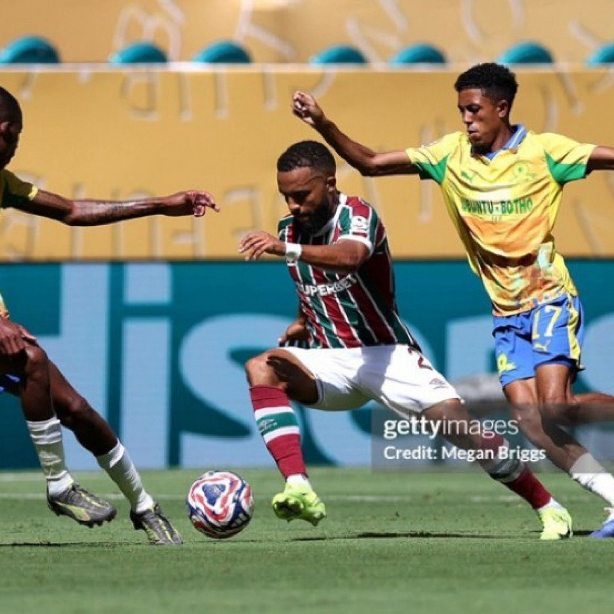  - Sundowns suýt gây sốc Fluminense, báo chí ví von như Muhammad Ali đấu Foreman