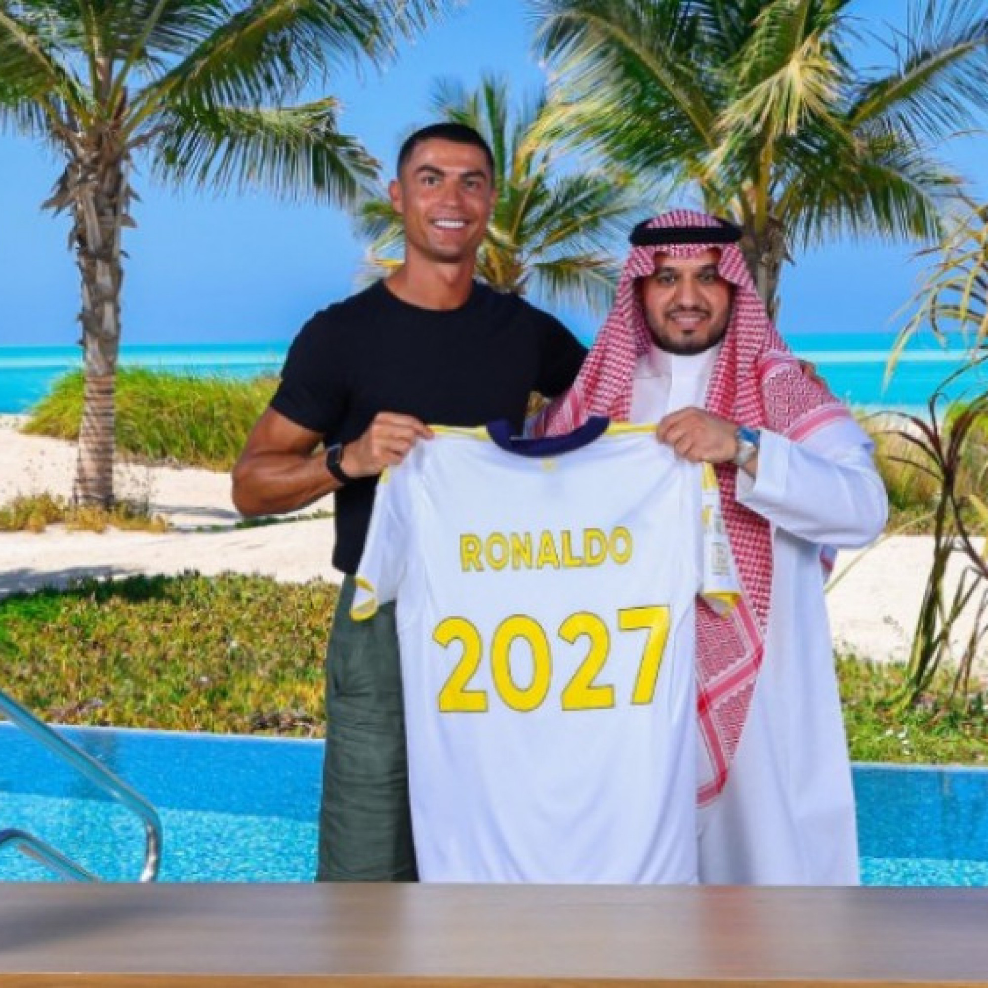  - Ronaldo chính thức gia hạn với Al Nassr: Hợp đồng siêu khủng, hưởng 550.000 euro/ngày