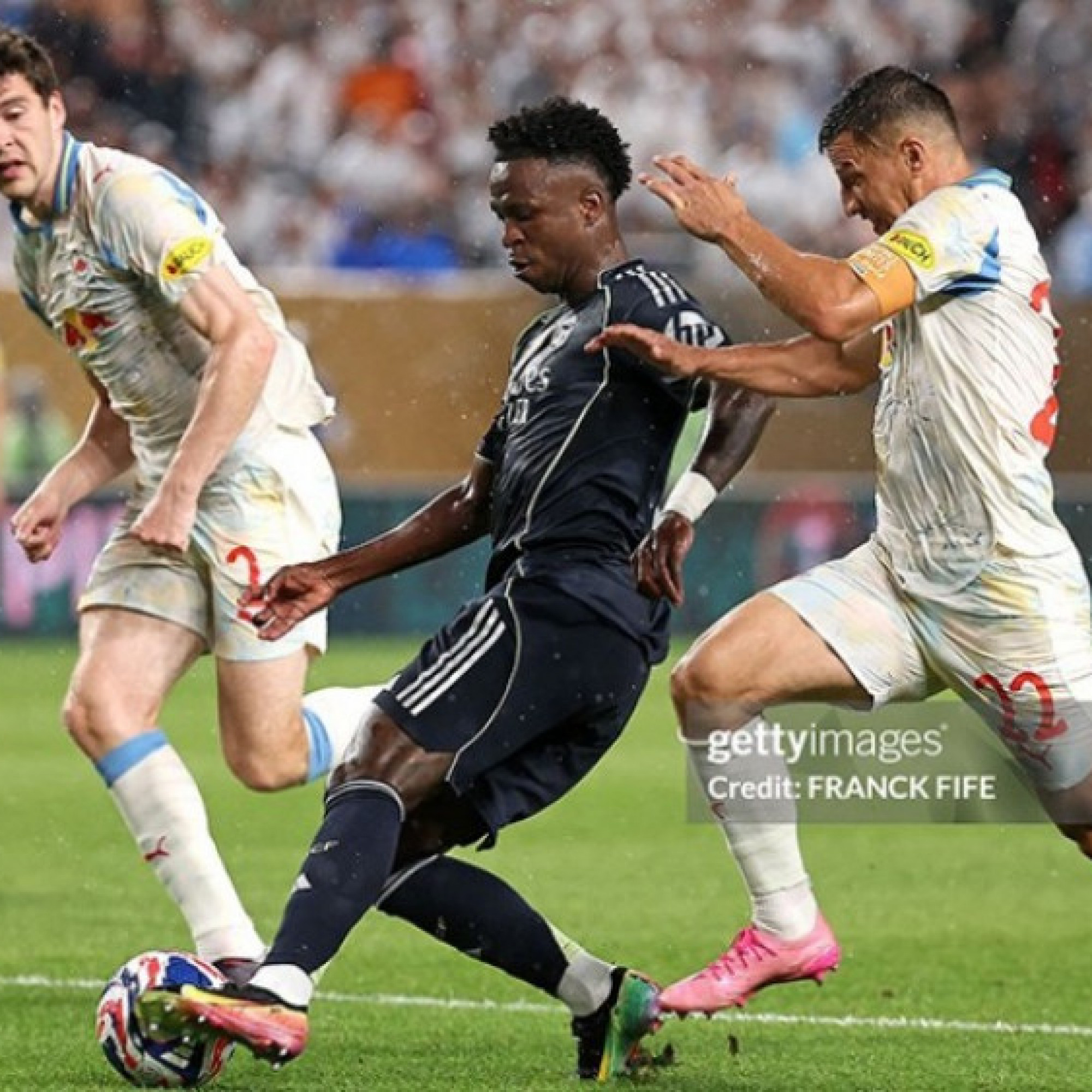  - Video bóng đá Salzburg - Real Madrid: Bùng nổ cuối hiệp 1 (FIFA Club World Cup)