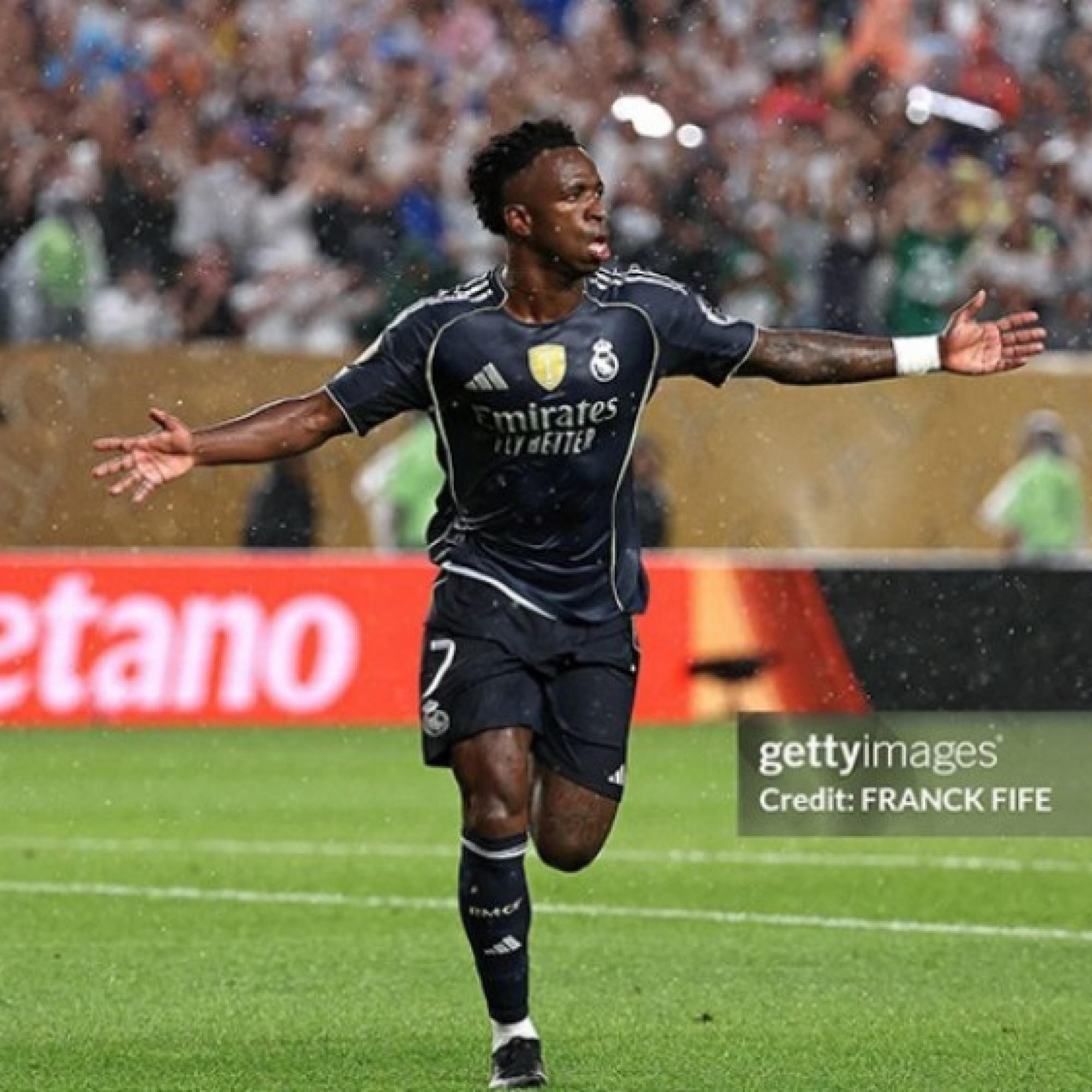  - Bùng nổ Vinicius ghi 1 bàn - 1 kiến tạo cho Real Madrid, sánh ngang Gareth Bale
