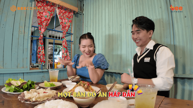 Thanh Nhí và Chen Ru Lu khâm phục cô chủ tiệm bánh khởi nghiệp ở tuổi 18 - 1