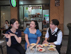 - Thanh Nhí và Chen Ru Lu khâm phục cô chủ tiệm bánh khởi nghiệp ở tuổi 18
