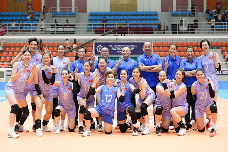 Thanh Thúy lập cột mốc đặc biệt tại bóng chuyền VTV Cup, tập nặng chờ thắng Australia - 2