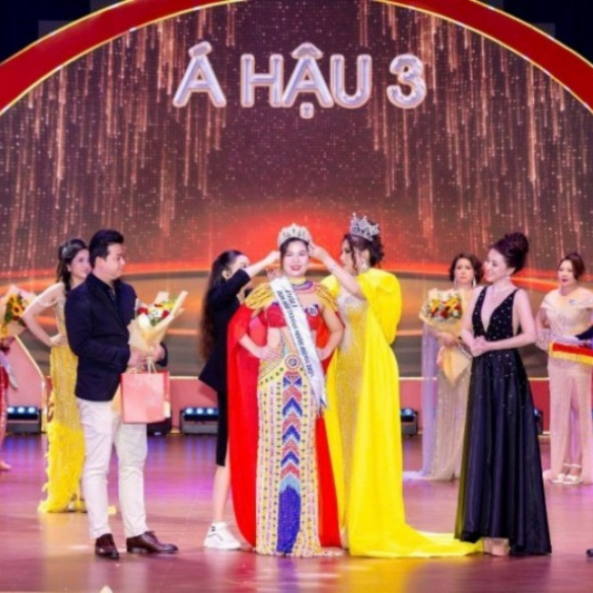  - Hành trình chinh phục vương miện Á hậu 3 của nữ doanh nhân tài năng Trần Thị Huyền Anh