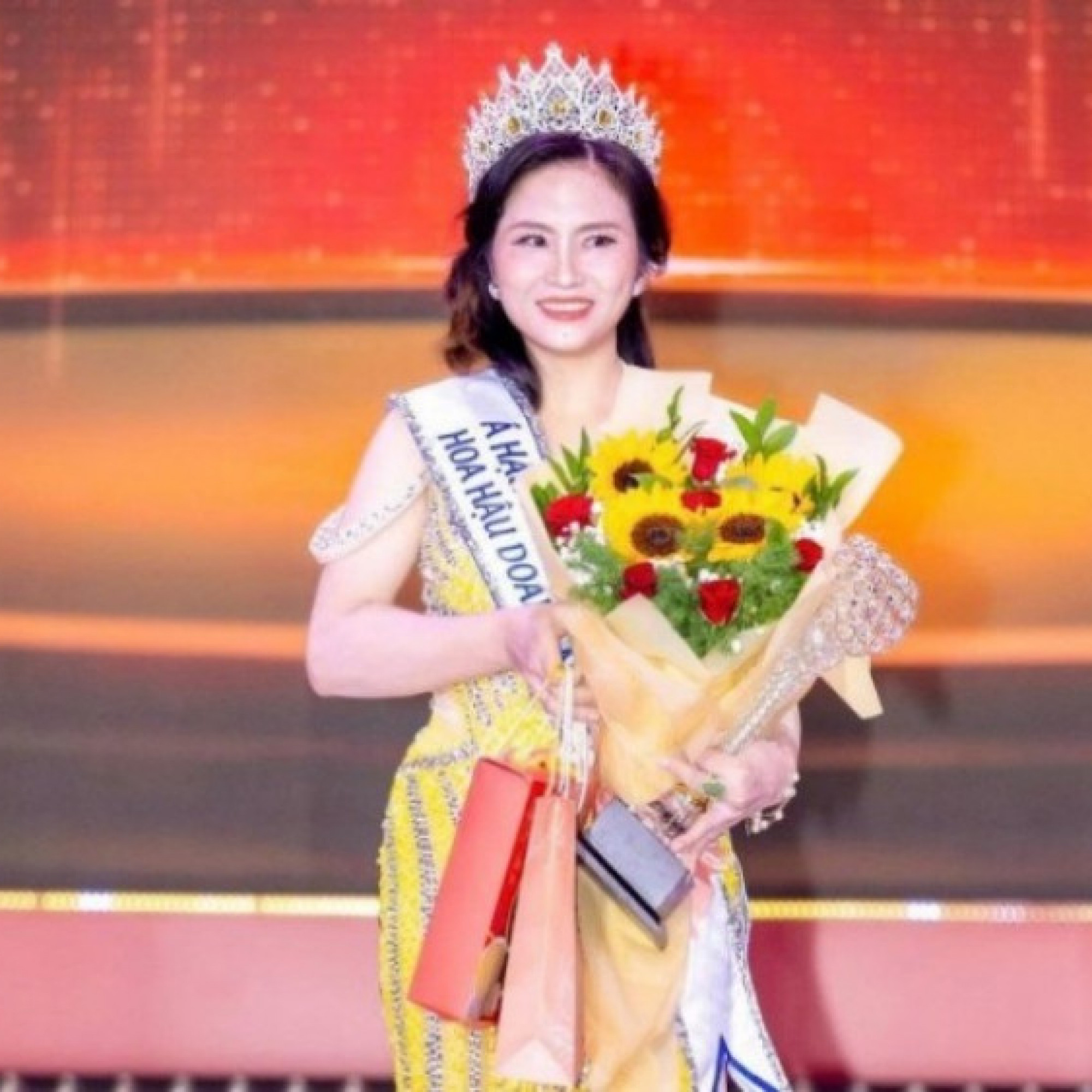  - Người đẹp Lê Thanh Thúy chinh phục Ban giám khảo để giành danh hiệu Á hậu 3 đầy thuyết phục