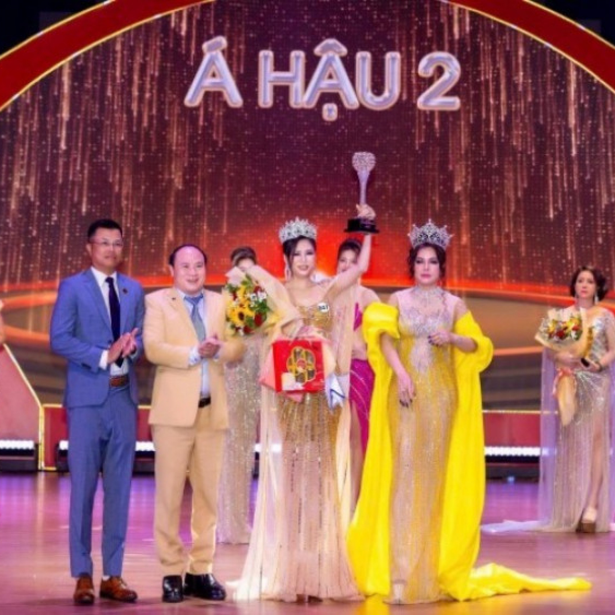  - Người đẹp Phạm Thị Thanh Tươi chính thức giành danh hiệu Á hậu 2 tại đêm chung kết rực rỡ