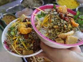  - Cơm hến, bún hến làm say lòng thực khách