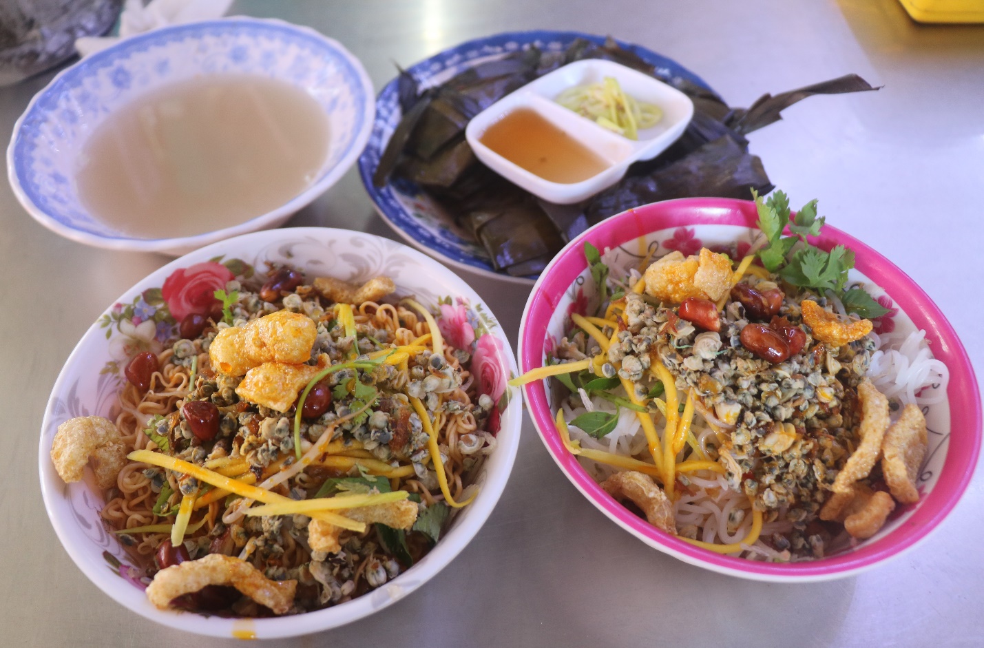 Cơm hến, bún hến làm say lòng thực khách - 2