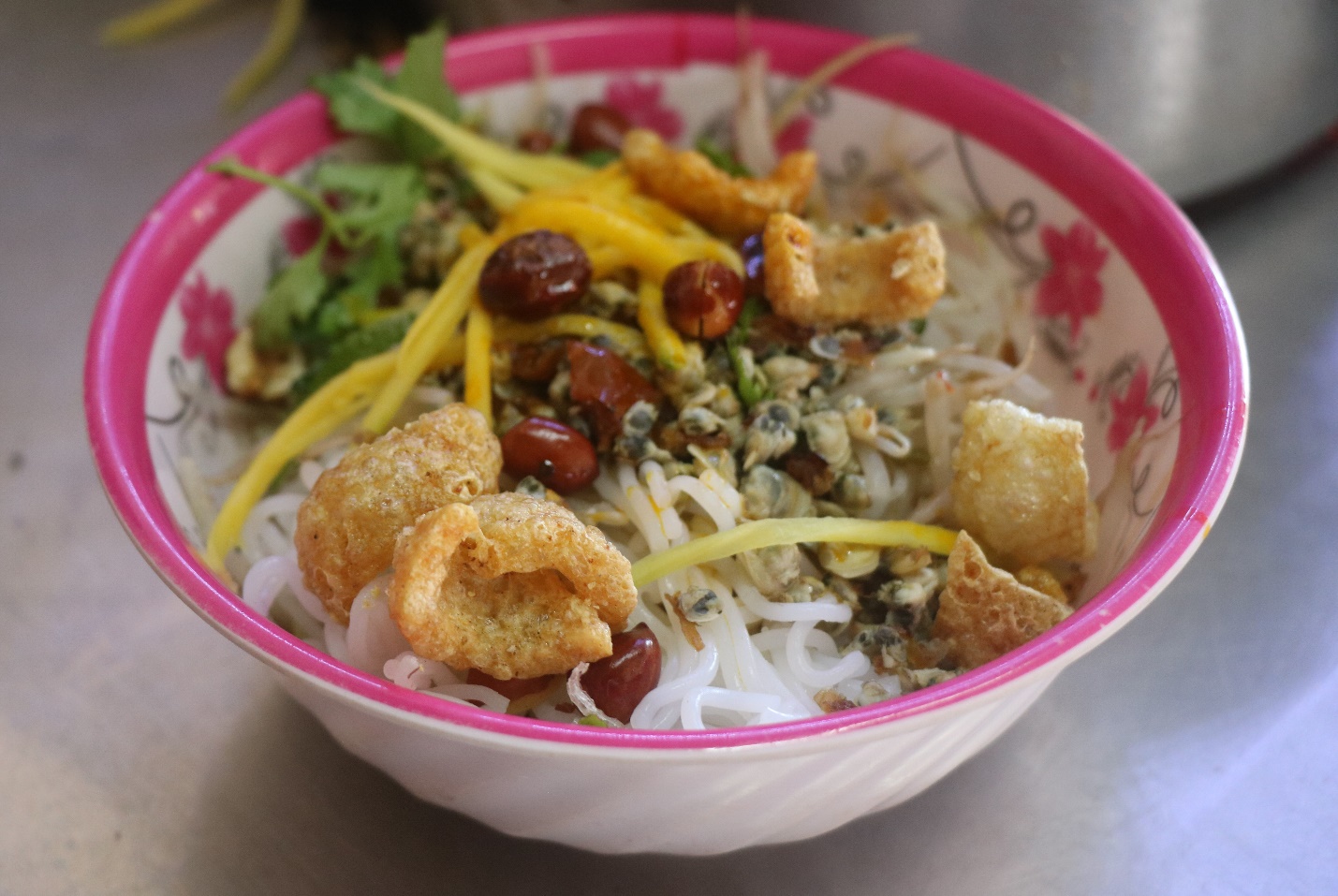 Cơm hến, bún hến làm say lòng thực khách - 5