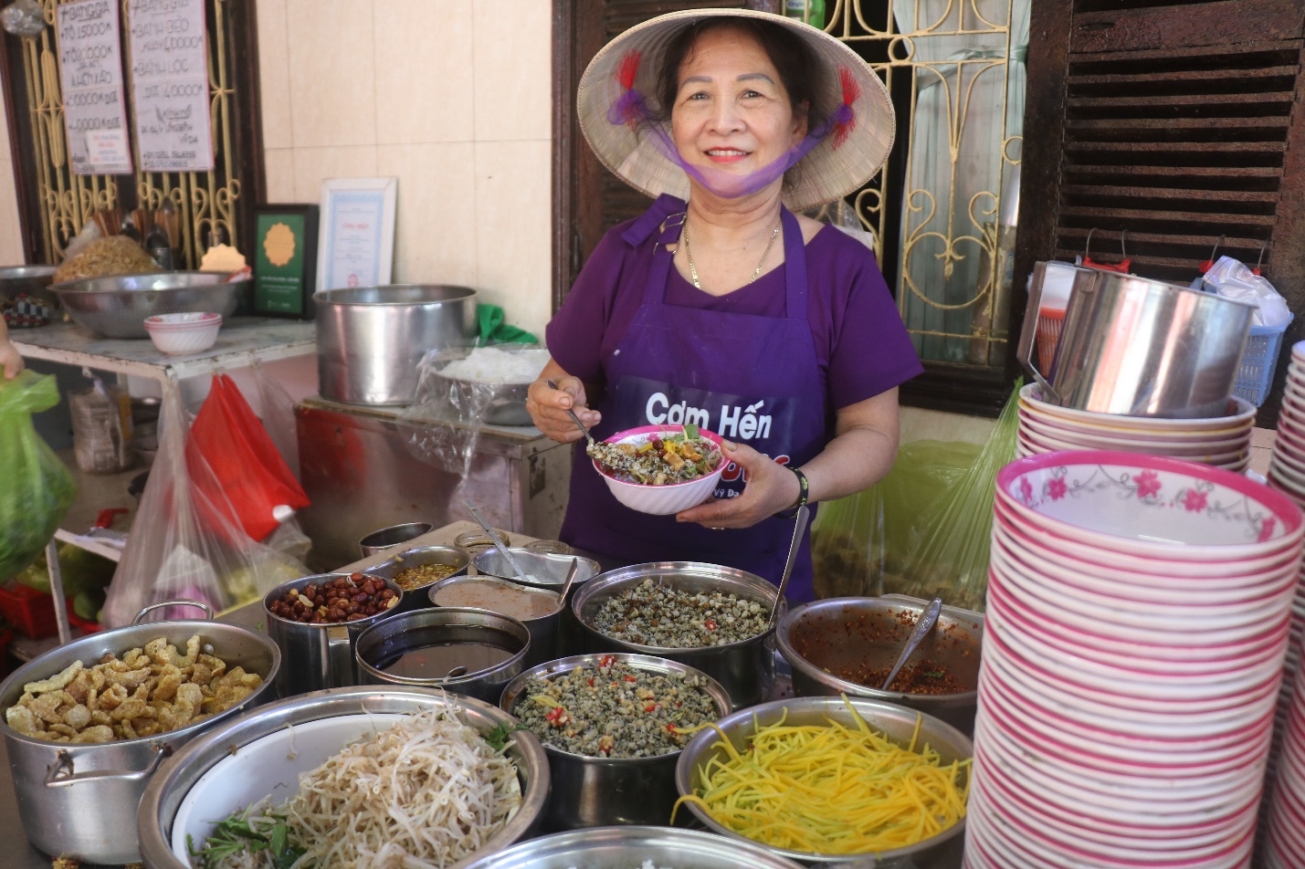 Cơm hến, bún hến làm say lòng thực khách - 3