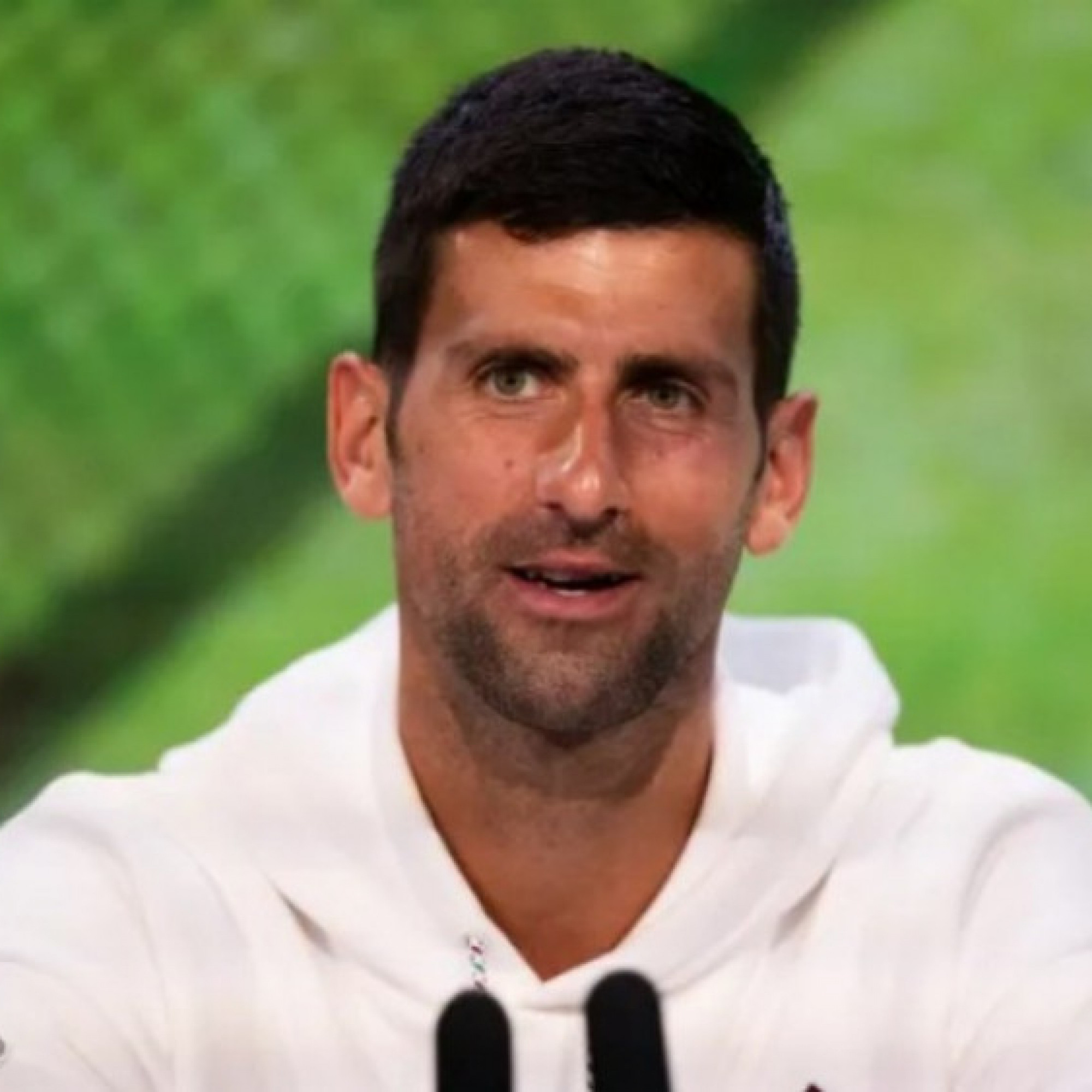  - Djokovic nói về "điệu nhảy cuối" ở Wimbledon, phá đám Sabalenka ở họp báo