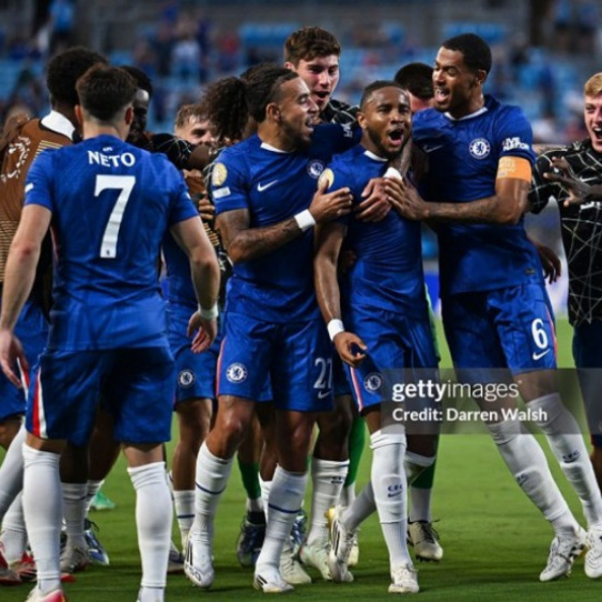  - Vì sao trận Chelsea - Benfica kéo dài 5 tiếng, "The Blues" suýt ôm hận vì thời tiết?